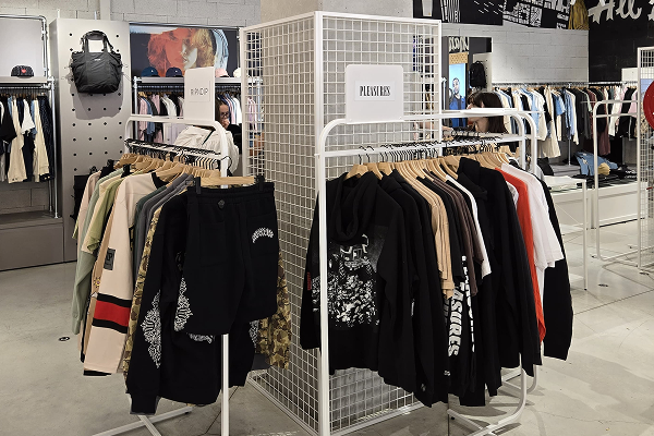 Retail intelligent : pourquoi l’IA ne remplace pas les magasins physiques, mais les rend indispensables