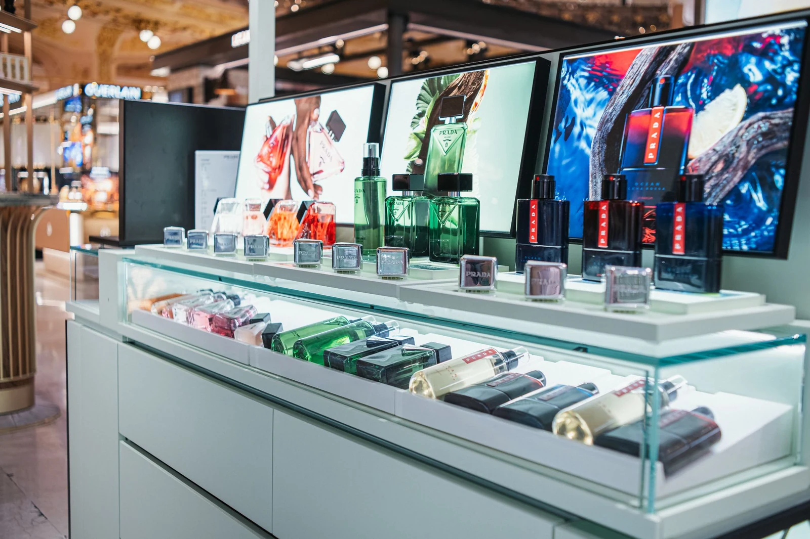 Display parfum Prada Beauty Olfactories, détail des matières