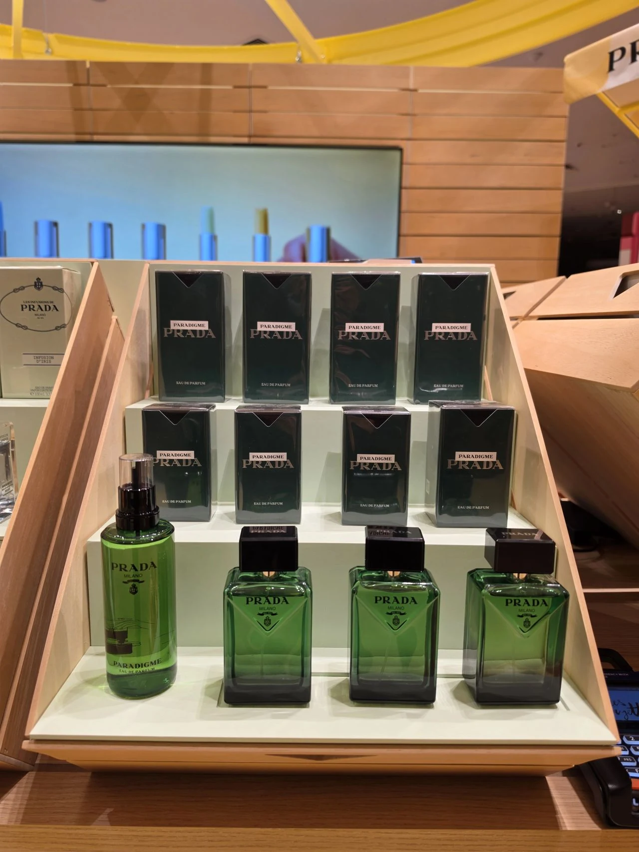 Détail du mobilier du pop-up Prada Beauty Spring Market